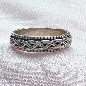 Sterling Silver Celtic Knot Fidget Ring. NWOT. Size 6.
